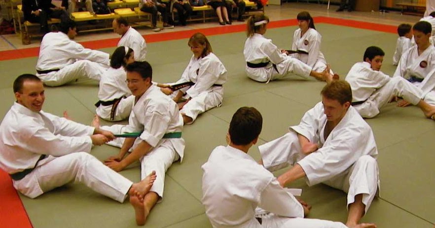 Pentingnya Pemanasan Dalam Beladiri Karate - Info Karate