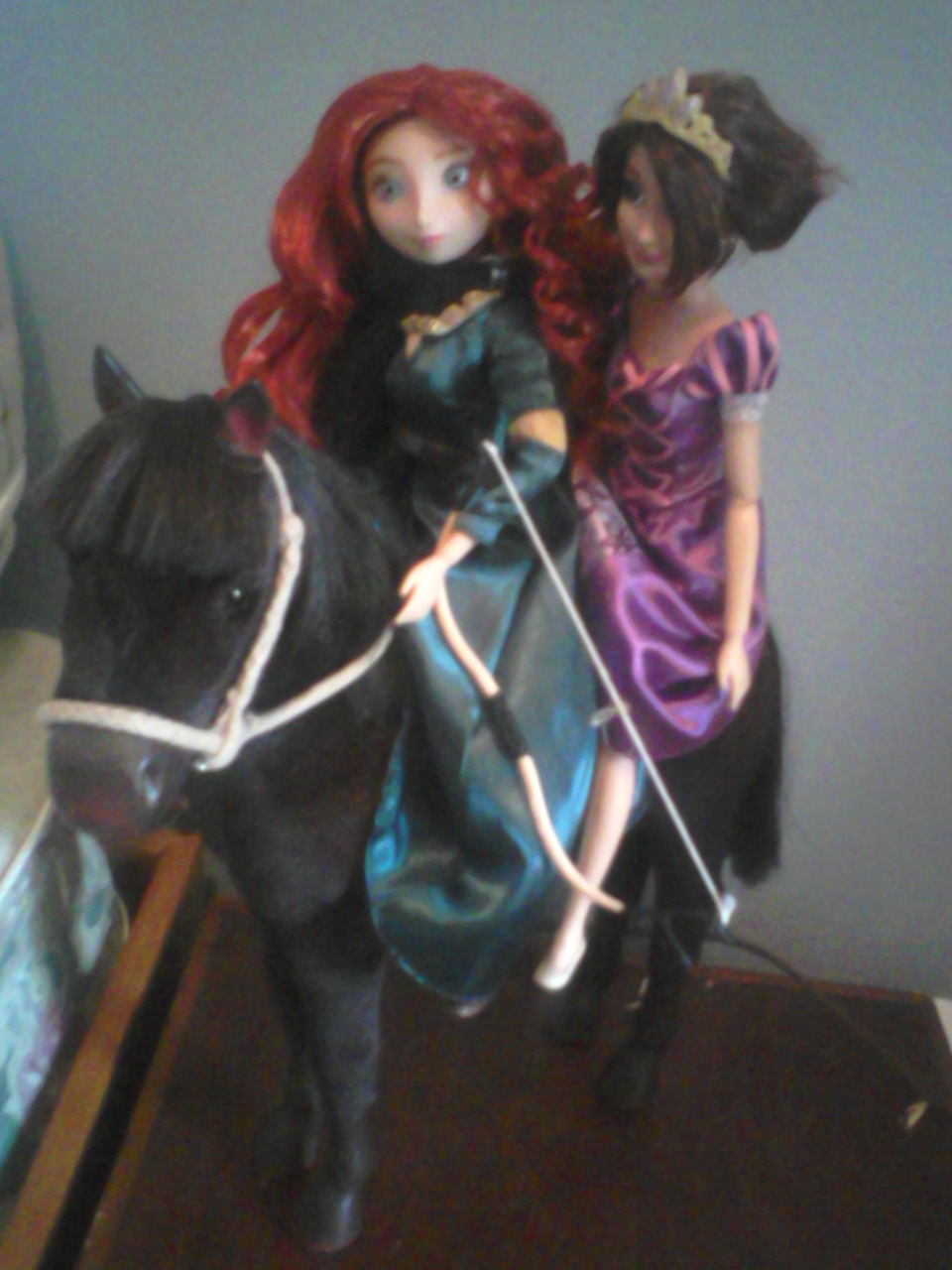 Life of a Disney Gal: Rapunzel learns to shoot a bow and arrow