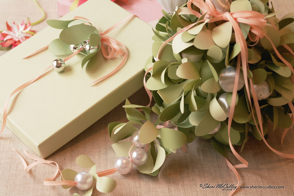 Sheri McCulley Studio Give a Garland