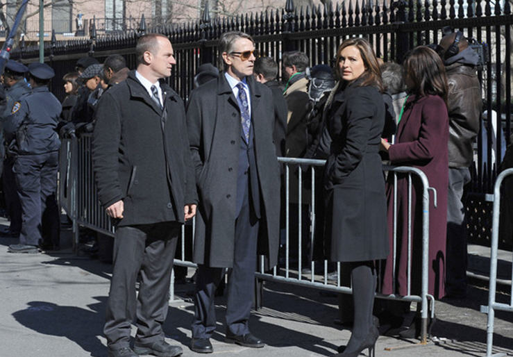 ... : Mariska Hargitay, Chris M...