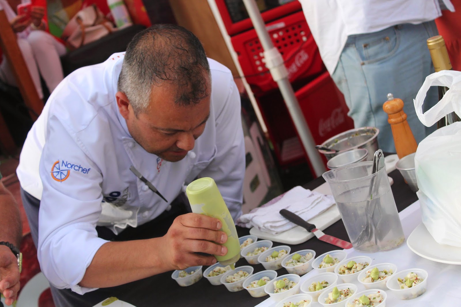Programa radial realiza recetas de cocina en vivo en sector Playa
