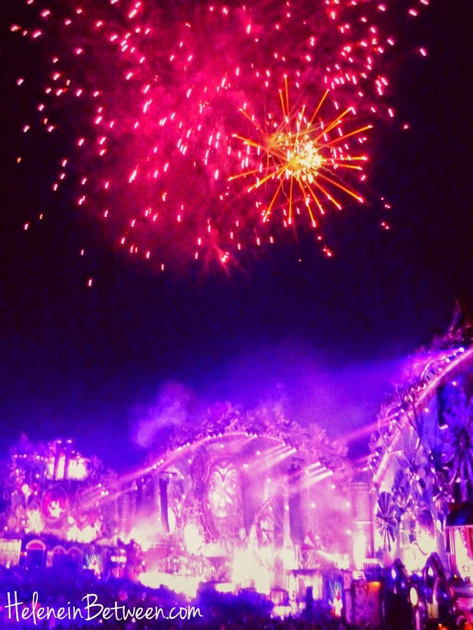 tomorrowland main stage fireworks