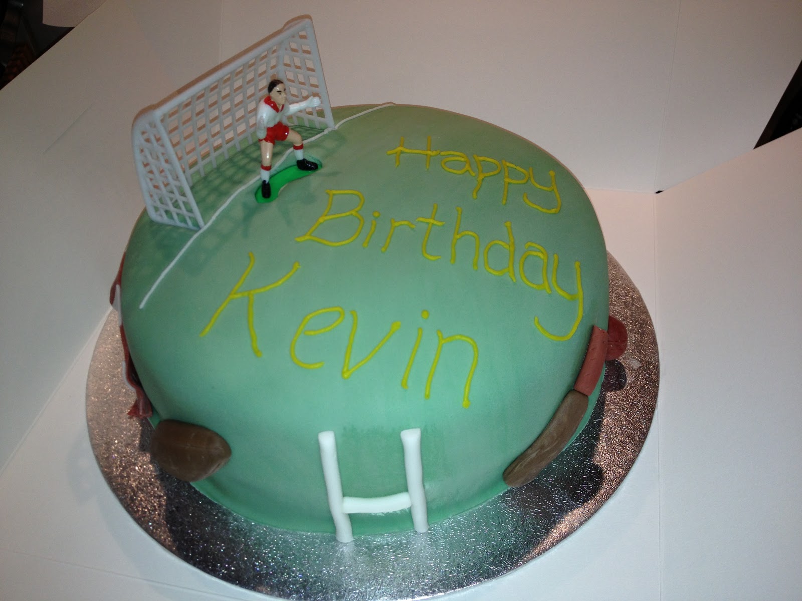 Nicky's Cakes: November 2012