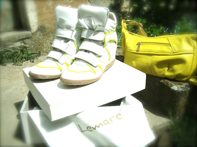lemarè sneakers donna, amanda marzolini italian fashion blogger, the fashionamy, flluo colors wedge shoes, golden shoes, golden sneakers, fluo denim, 