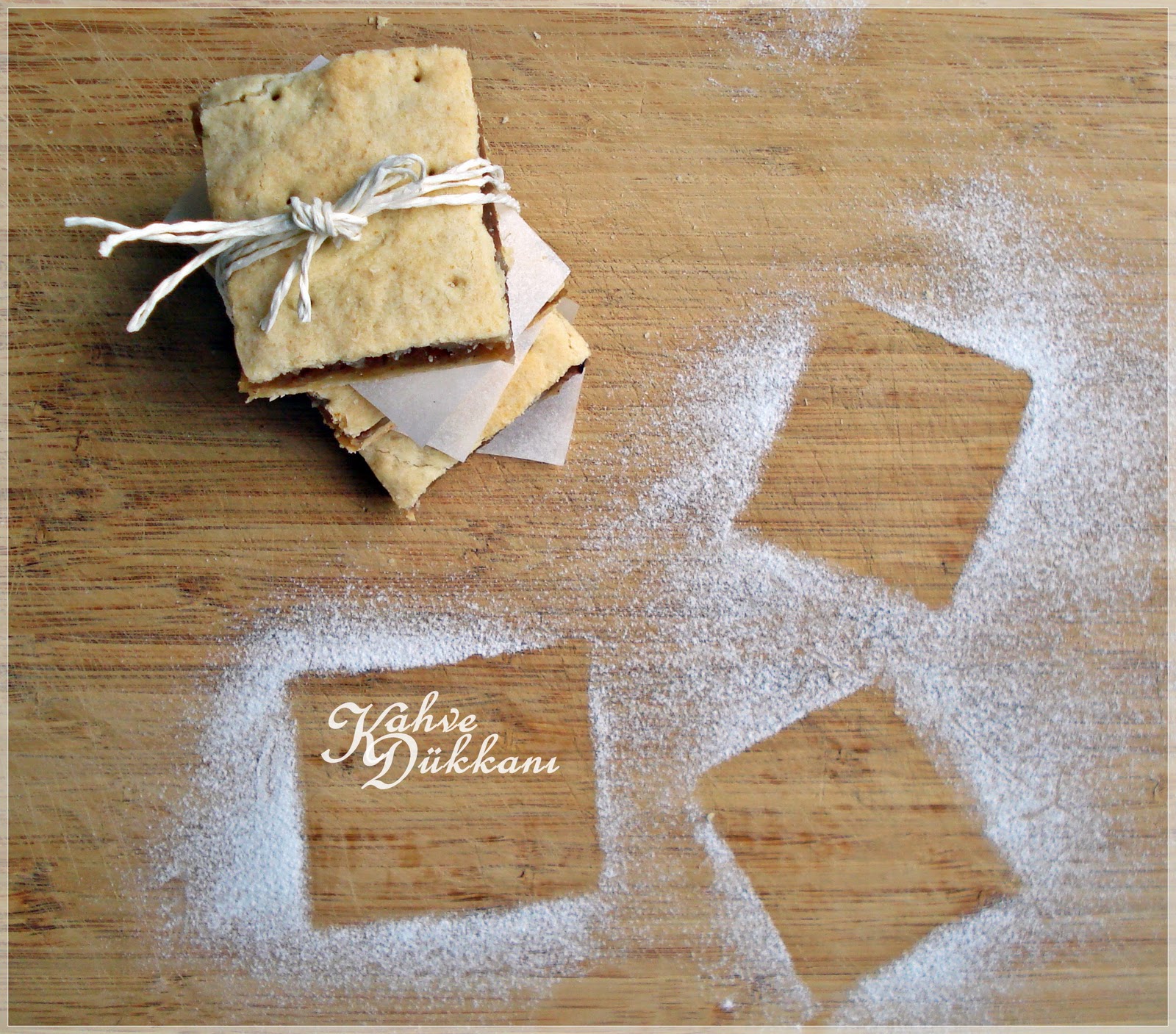 EKŞİ ELMALI BİSKÜVİ ve �Ben Sümüklü Böcek Yemem� Leyla�nın Kahve Dükkanı