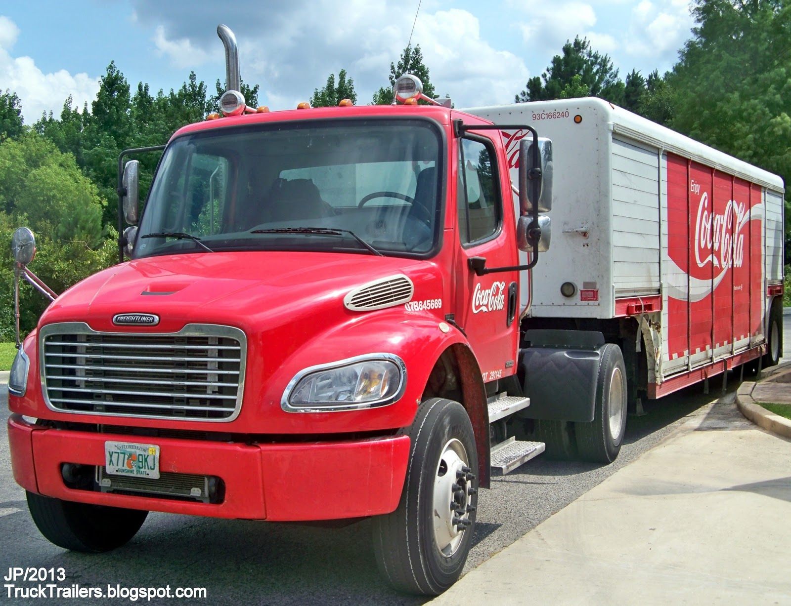 COCACOLA Bottling Co.Plant Photo,Coca Cola Bottle Vending Machine,Coke