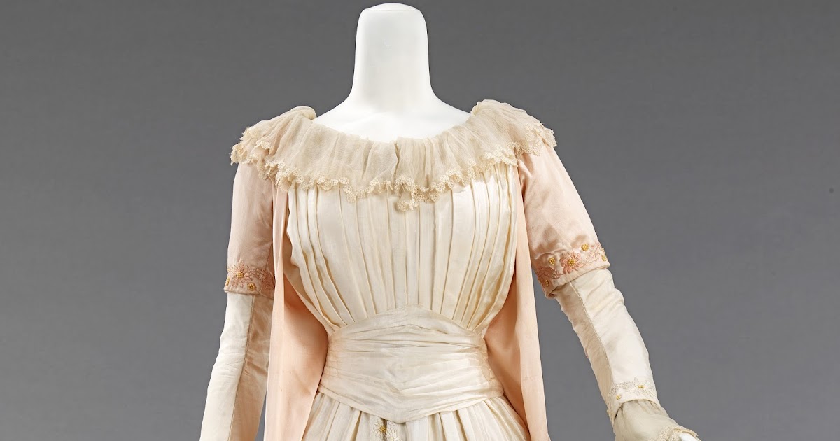 Mrs Bertin's Jewelry Box Dress of the Week Tea Gown