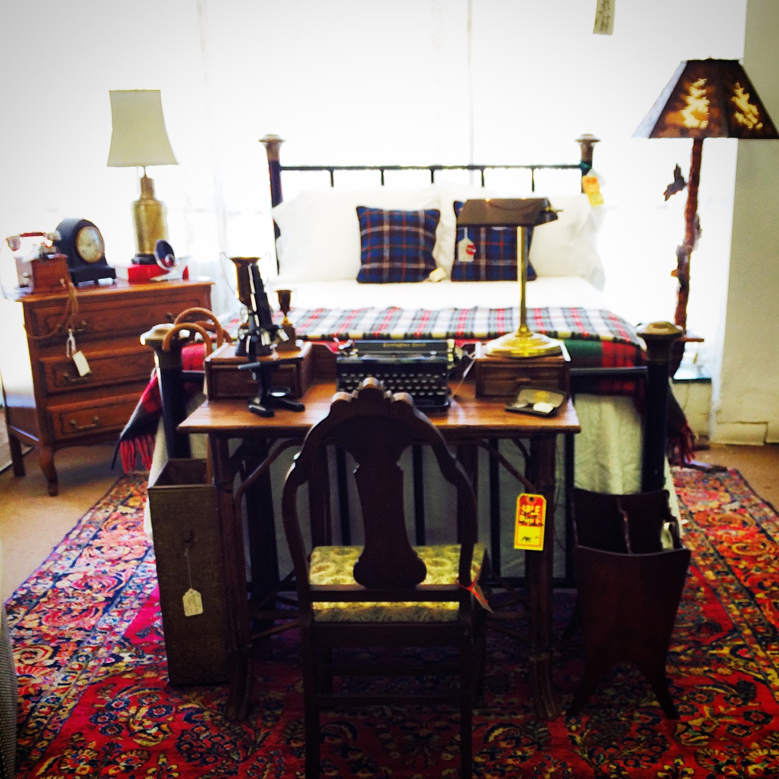 Dorm Decor the vintage guy's dorm room