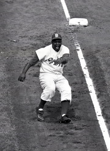 Amazing Historical Photo of Jackie Robinson in 1955 