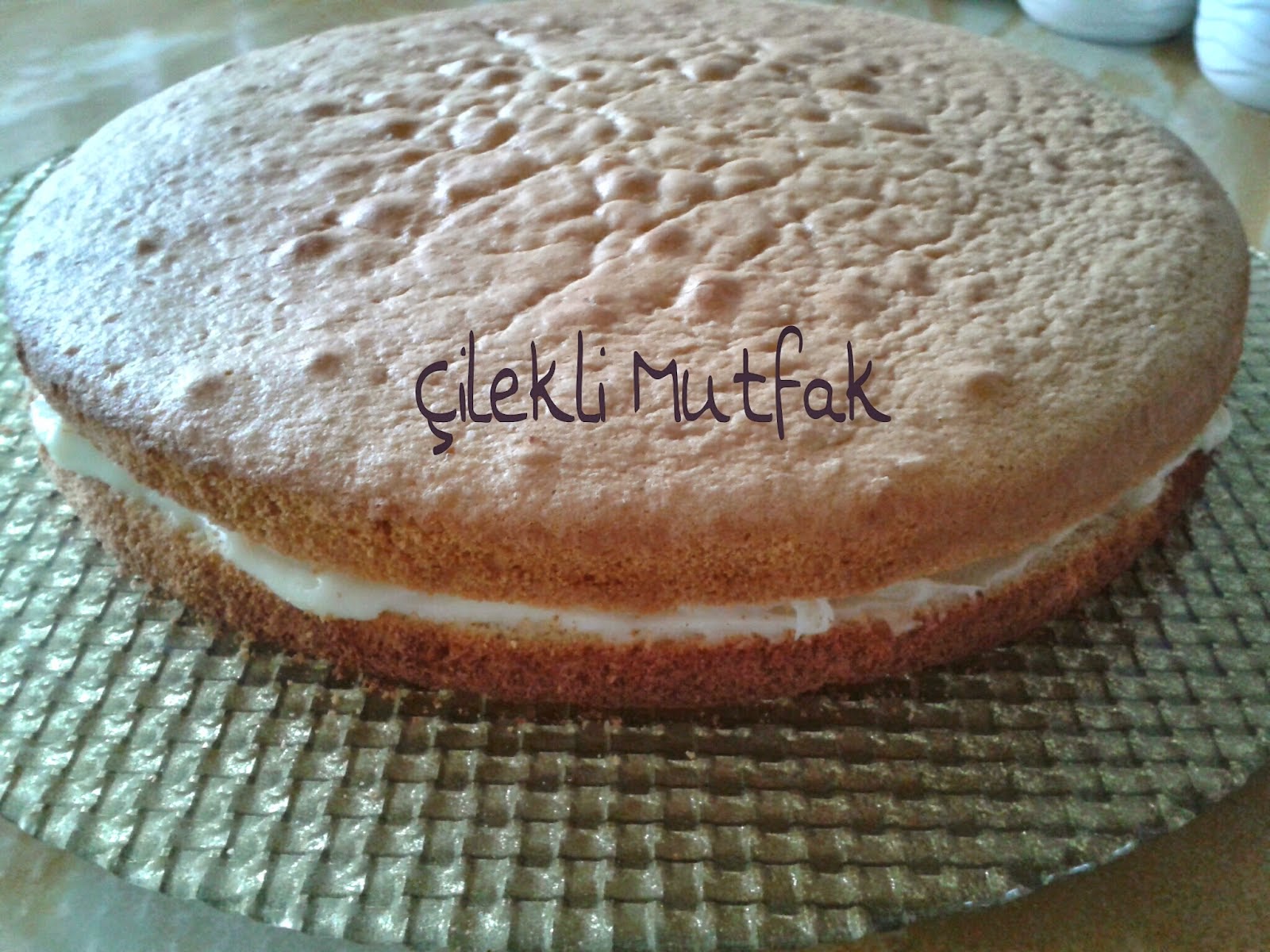 Çilekli Mutfak Pasta Kreması Tarifi..