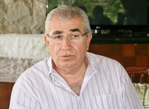 http://2.bp.blogspot.com/-kOMBs5cK4es/Tu0S5N96p_I/AAAAAAAAN7w/Tpk5oWBUkv0/s320/prefeito-de-pacajus-300x220.jpg