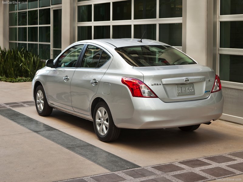 Nissan-Versa_Sedan_2012_800x600_wallpaper_05.jpg