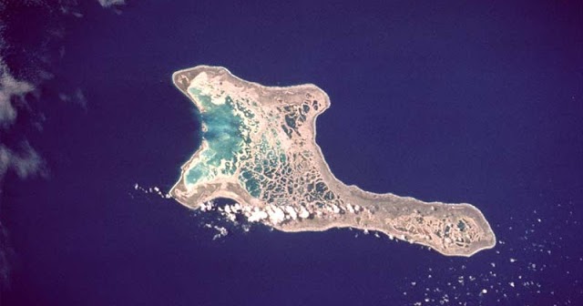 Design Squeezed Daily : Spend Christmas on an Island where it’s