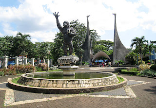 Gerbang pintu masuk Kebun Binatang Ragunan Gerbang pintu masuk Kebun Binatang Ragunan