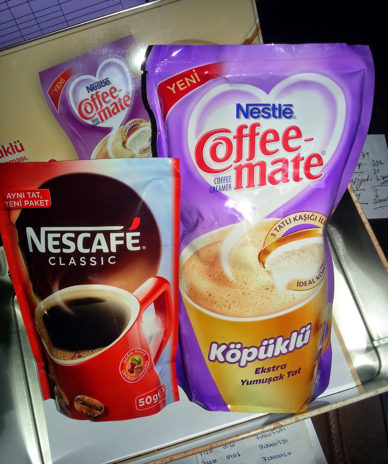 <em><strong>Süslü ve Pembe Dünyam</strong></em> Köpüklü Nestle CoffeeMate Kahve Kreması