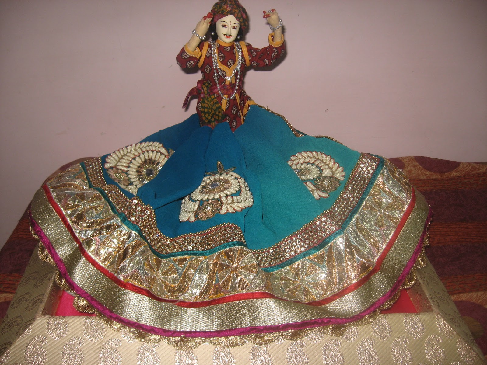 Rose n Wrap Saree Packing in Rajasthani Theme