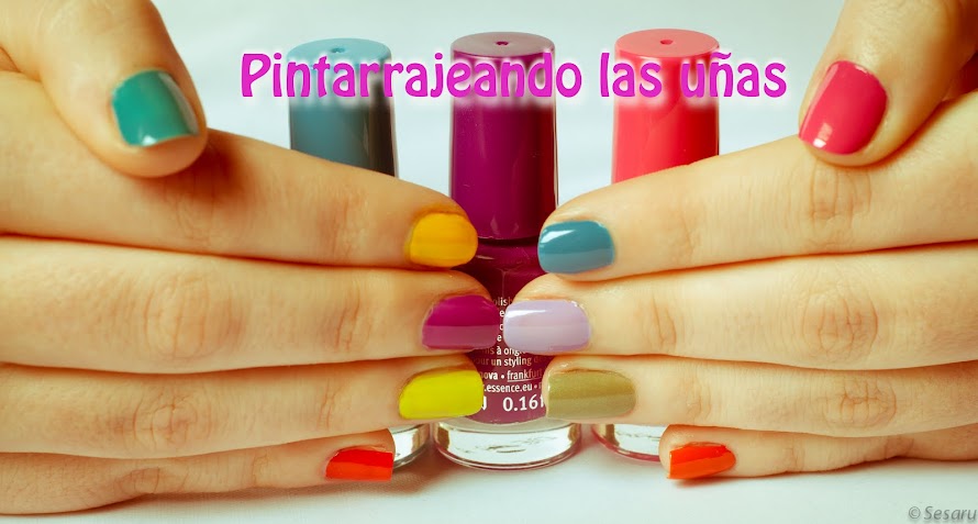 Pintarrajeando las uñas