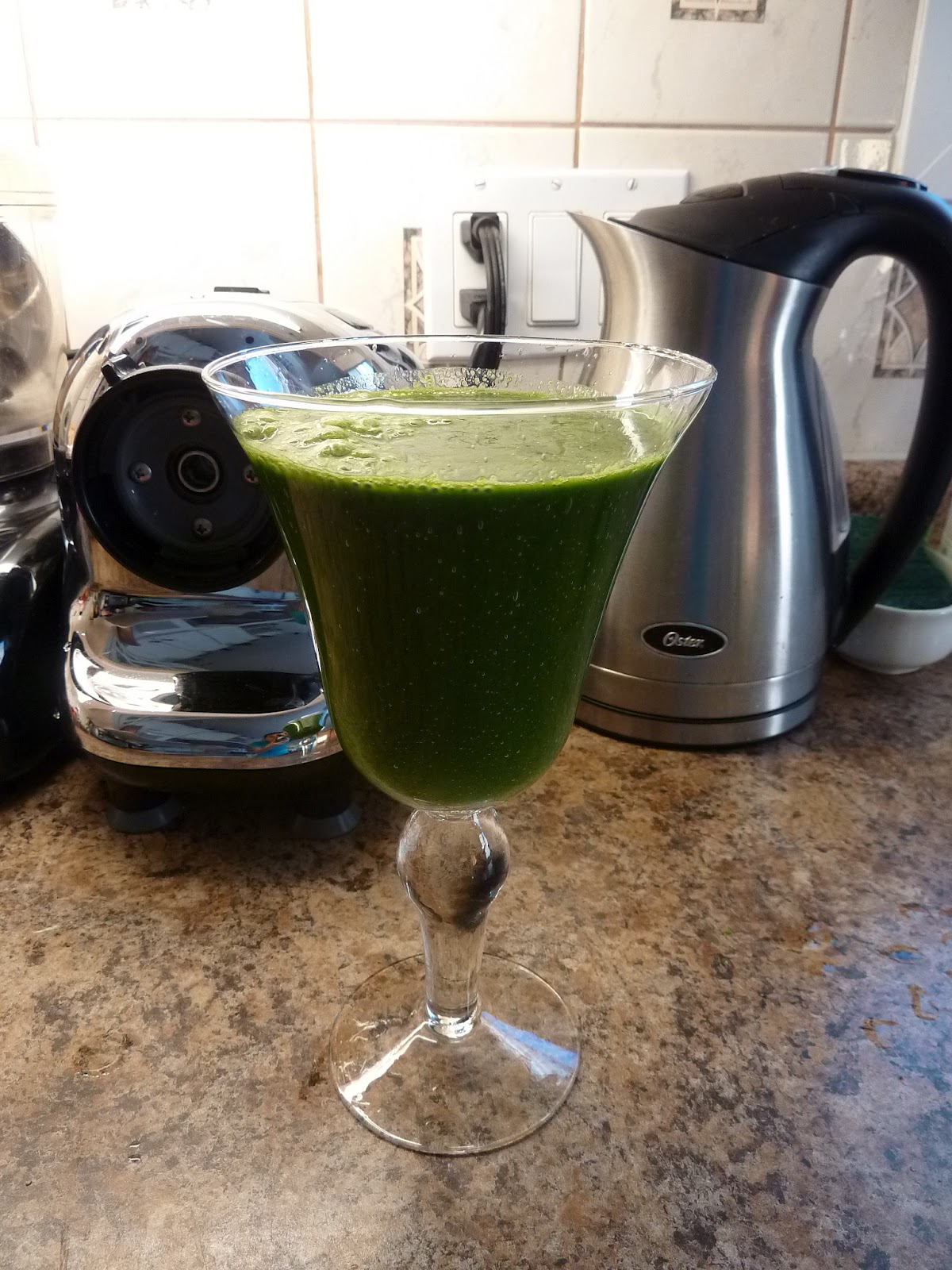 BEST GREEN JUICE IN THE WORLD!!! Raw Edibles