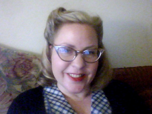 for my hair to go with it and well what is more 40's than Victory rolls