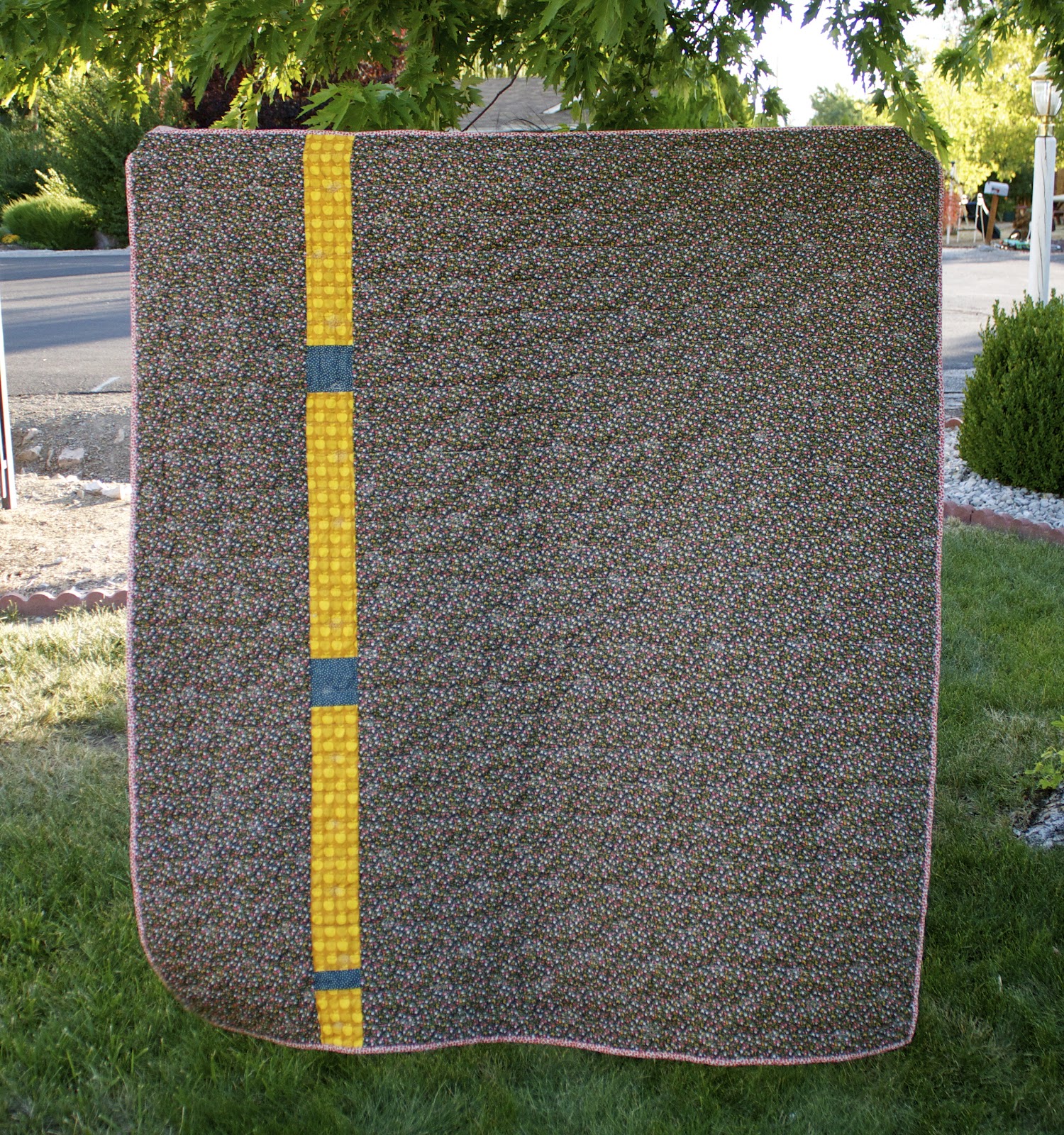 ARTFULIFE Feather Quilt