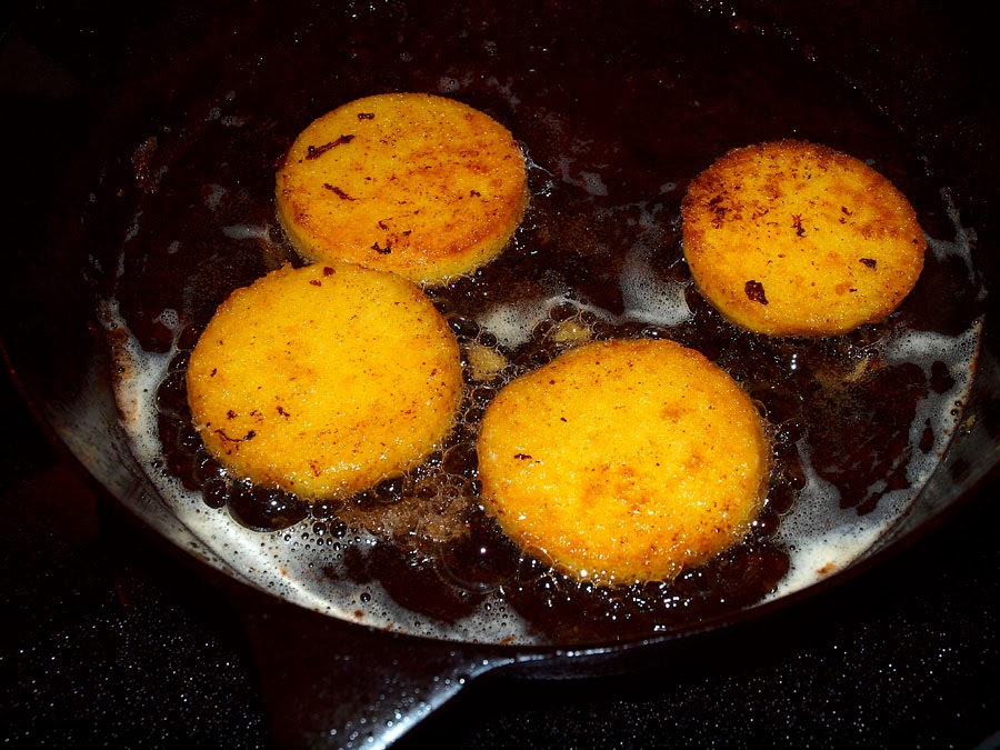 Pellet Smoker Cooking Bacon, Eggs and Fried Mush