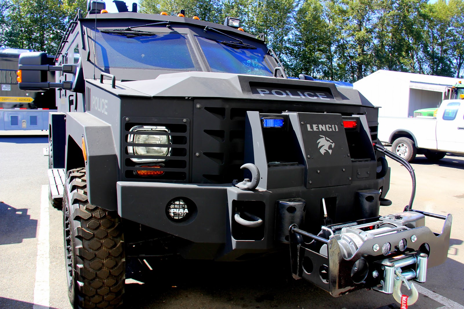 Fife Police Department Meet METRO SWAT’s armored vehicle!
