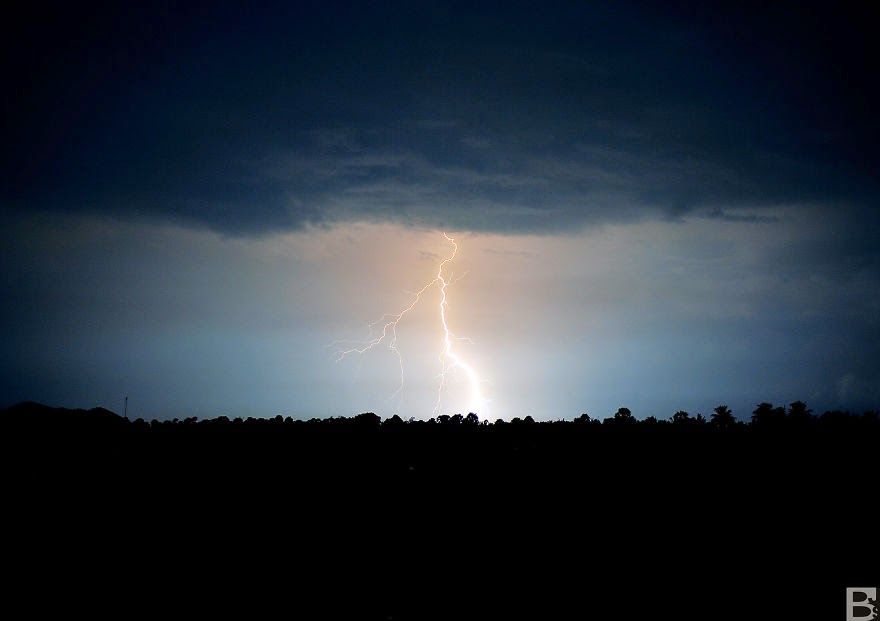 Lightning over Kampot - Temples, Markets And Rain – My Trip Around Cambodia Lightning over Kampot - Temples, Markets And Rain – My Trip Around Cambodia