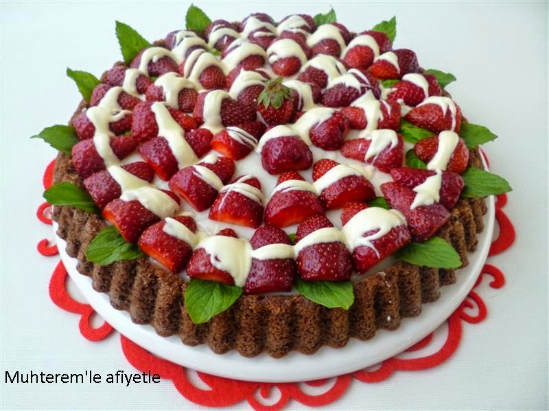 Muhterem�le Afiyetle ÇİLEKLİ TART KEK