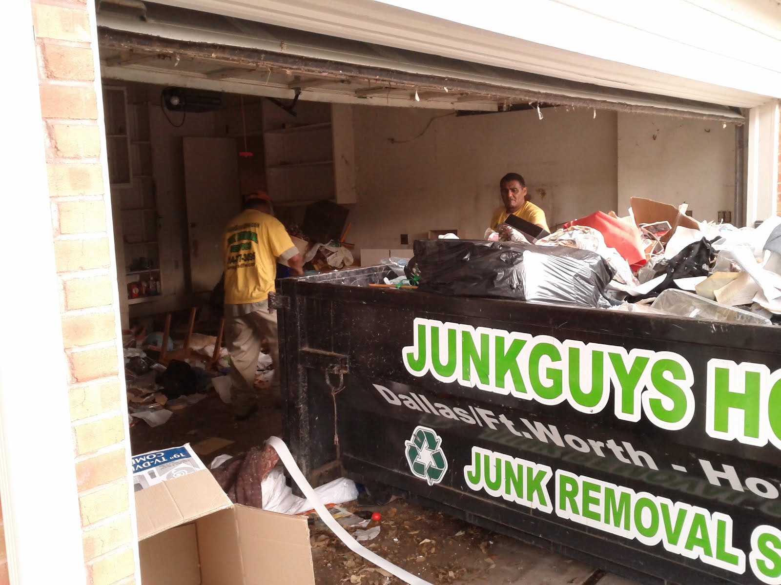 Trash dumpster for rent in Houston Texas Only 250.00 Junk Removal