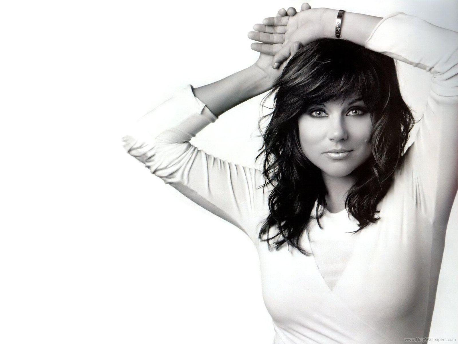 http://2.bp.blogspot.com/-k_7k7cUWi24/TvmLuA5-AQI/AAAAAAAALiw/_kcnHkZd-Co/s1600/tiffani_thiessen_wallpaper-1600x1200-50.jpg