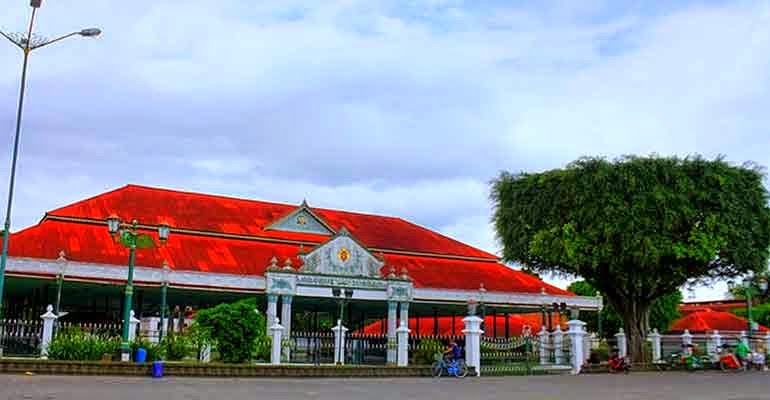 Nuansa Jawa Yang Kental Abdi Dalem Ramah Dan Nilai Historis Tinggi Membuat Keraton Yogyakarta Nuansa Jawa Yang Kental Abdi Dalem Ramah Dan Nilai Historis Tinggi Membuat Keraton Yogyakarta