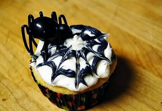 Spider web Halloween cupcakes