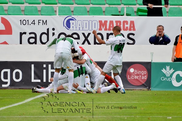 El Elche gana al Cartagena con dos goles de Rodas El Elche gana al Cartagena con dos goles de Rodas