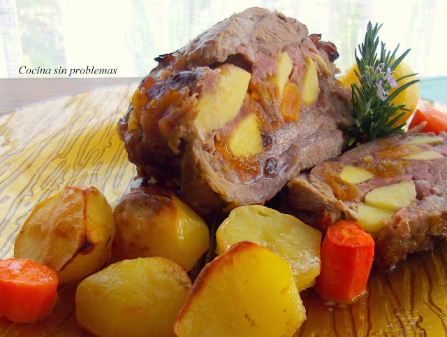 Pierna De Cordero Rellena De Pasas Y Manzana. Proyecto Roca.
