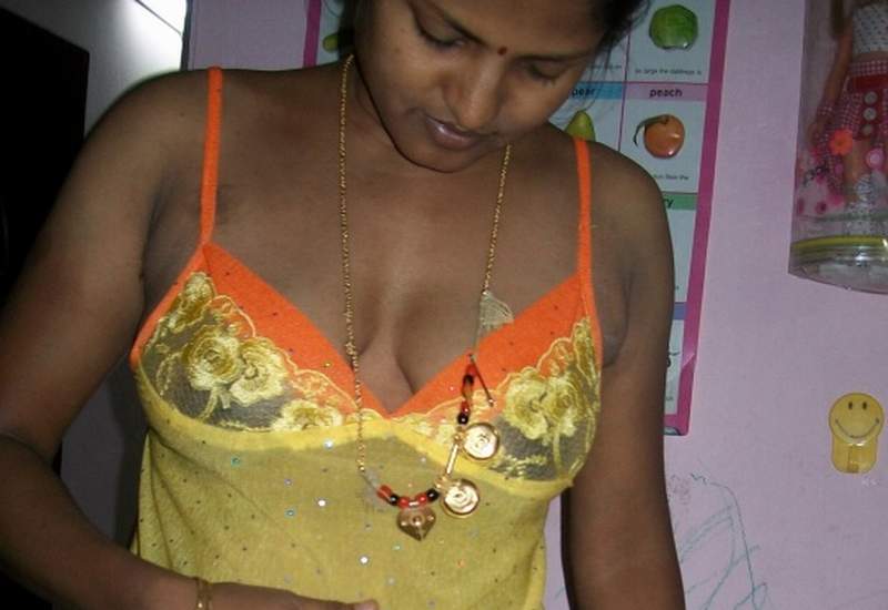 Southindian aunty show body best adult free pic
