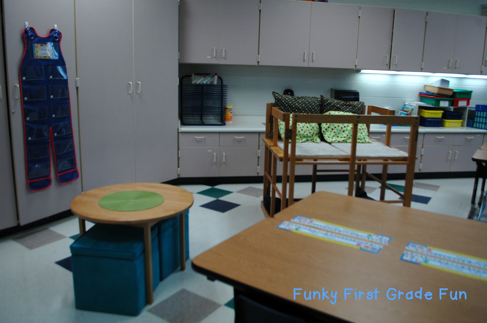 Funky First Grade Fun: Time for a Classroom Photo Tour