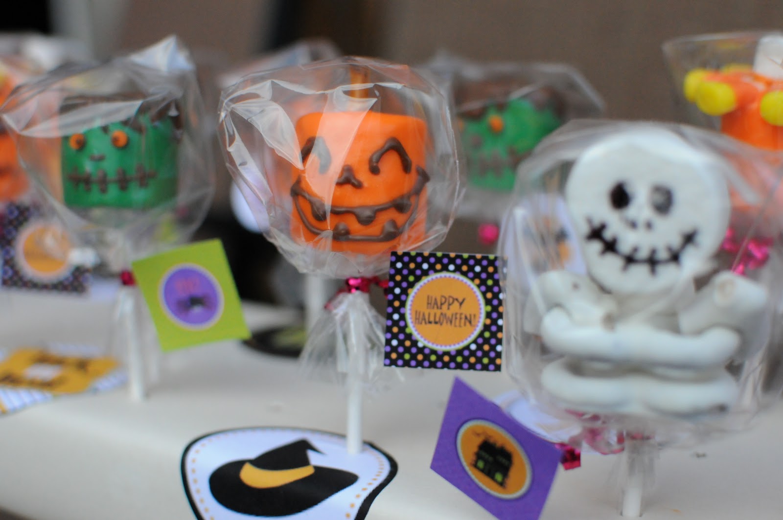 .. Sweet make me Smile .. Halloween treats Marshmallow Pops