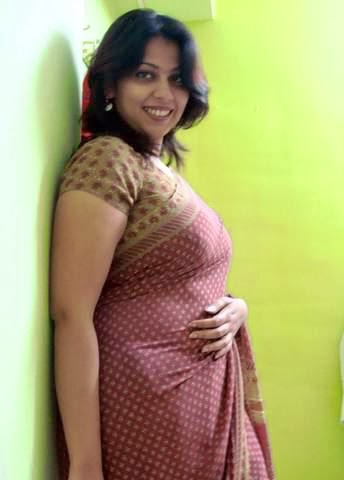 http://heroinephoto.blogspot.in/search/label/desi%20hot%20aunties