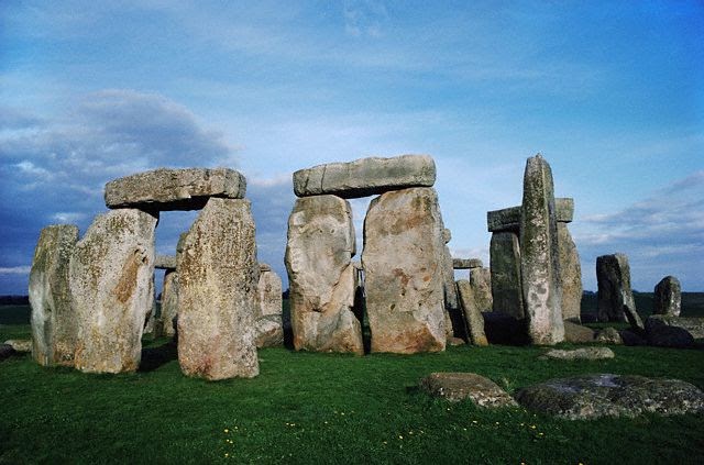 World Is 2 Travel: Famous Buildings in the World