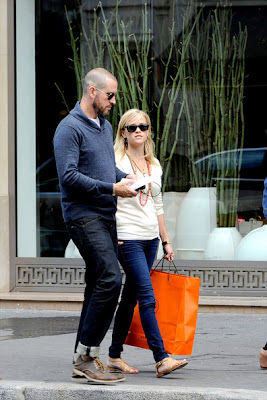 Reese Witherspoon and husband Jim Toth enjoying the last day of their romantic honeymoon in Paris