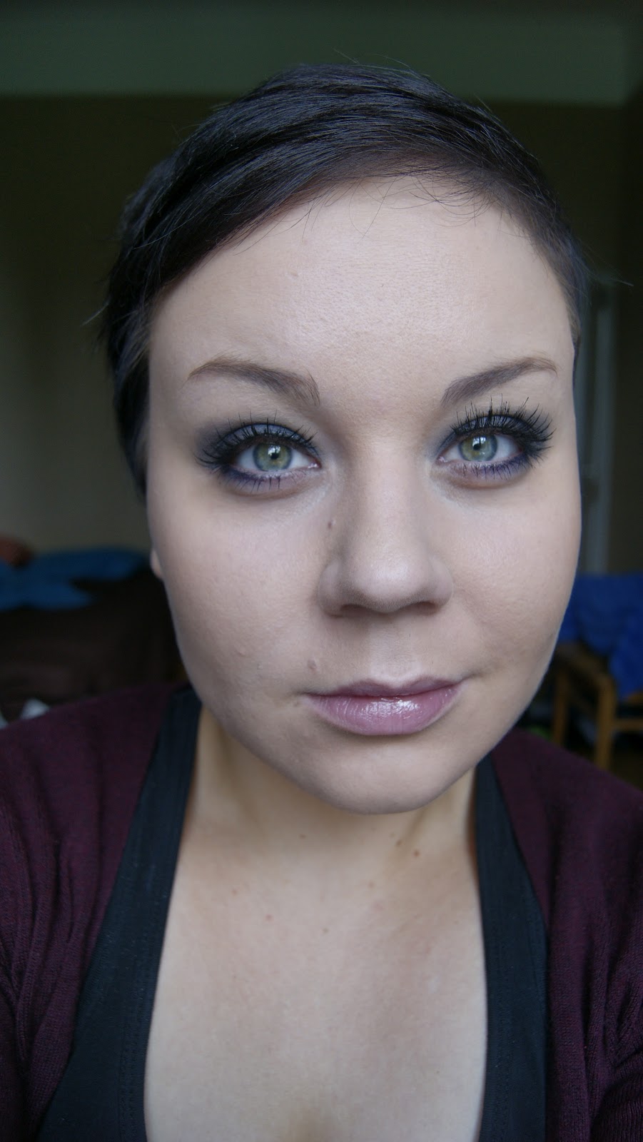 Nothing Smokey Eyes Lila Eyeliner