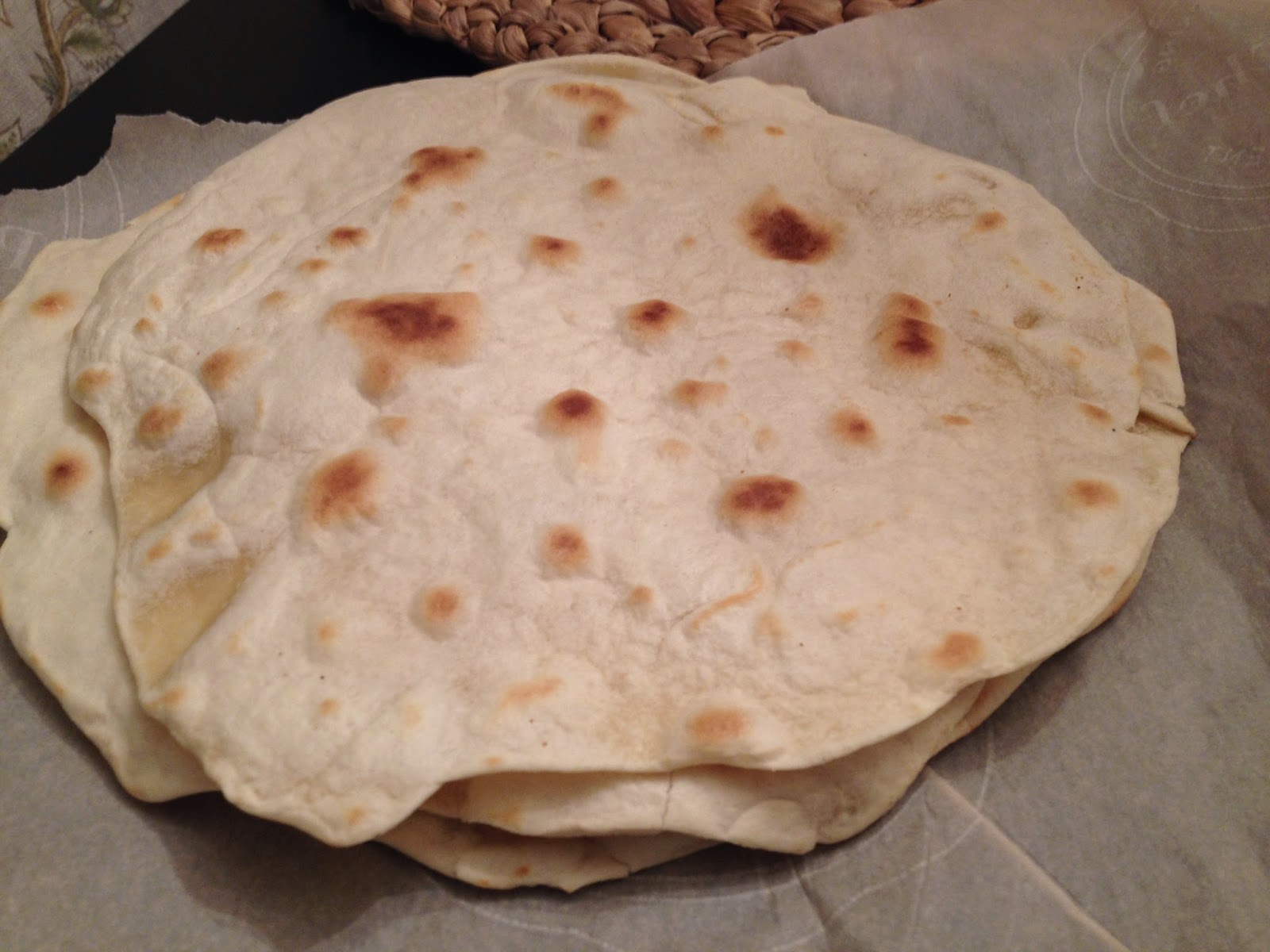 溫哥華的甜鹽巴小姐 墨西哥餅皮flour tortillas簡單做。Kitchenaid攪拌機懶人版！