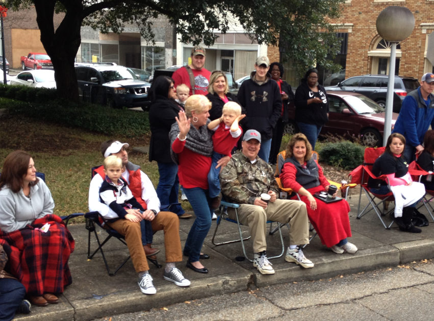 1,084 Christmas Parade. Laurel Mercantile Co.