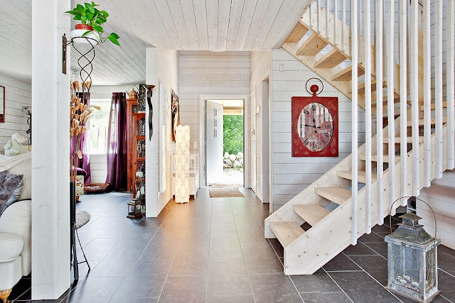 Decoración Fácil: UNA CASA EN MADERA CLARA QUE ENAMORA