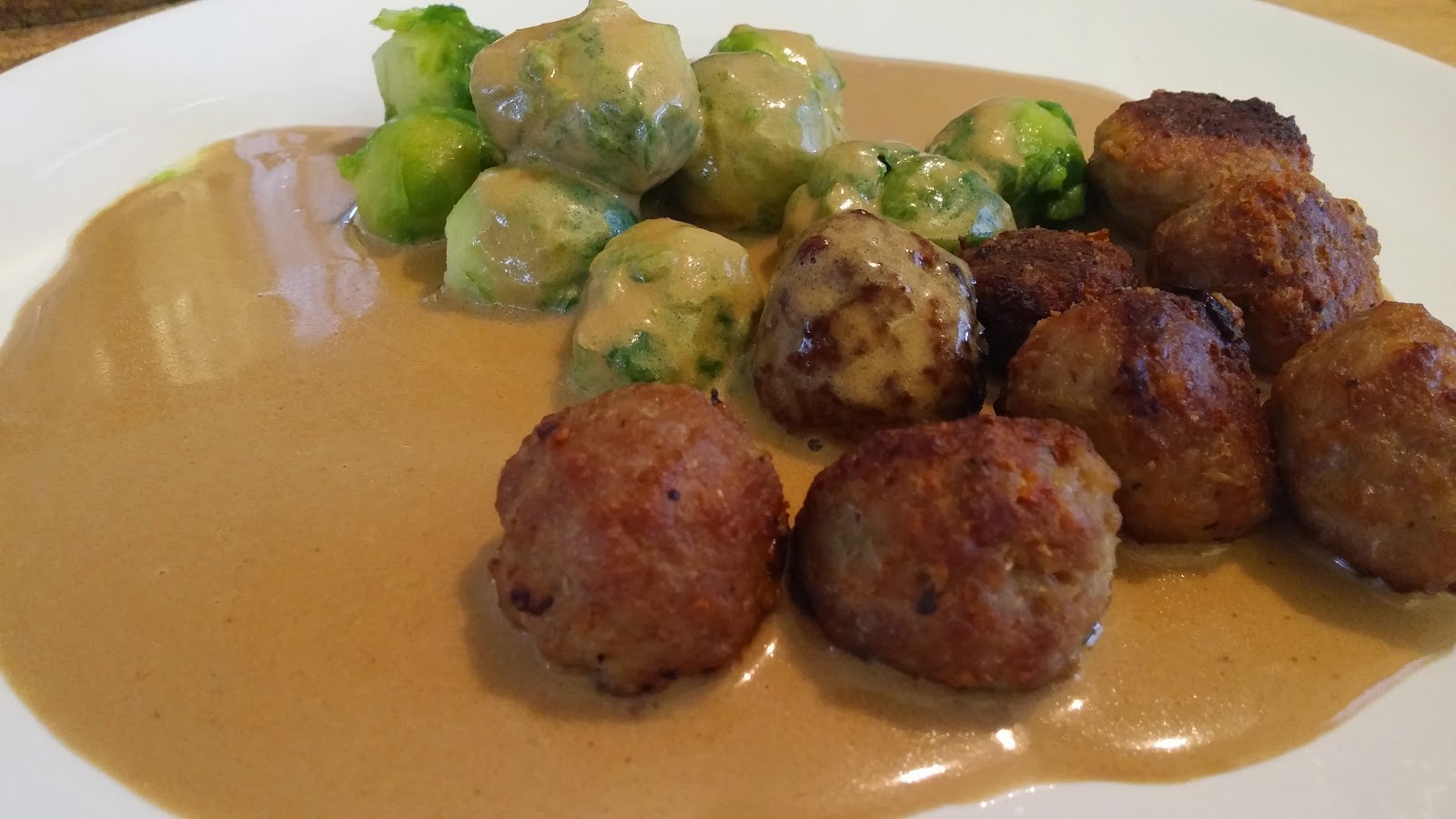 lchf köttbullar med gräddsås lchf köttbullar med gräddsås