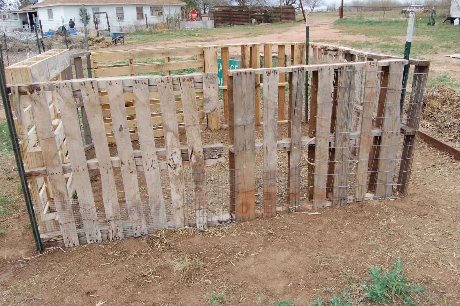 Texas Rebel Girl DIY Pallet Fence