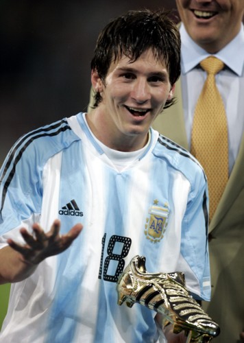 Cool Sports Players Lionel Messi Short Hair
