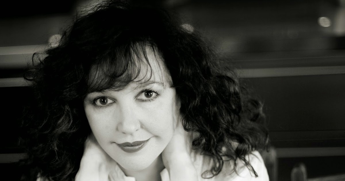 21+ Michelle Lovric PNG