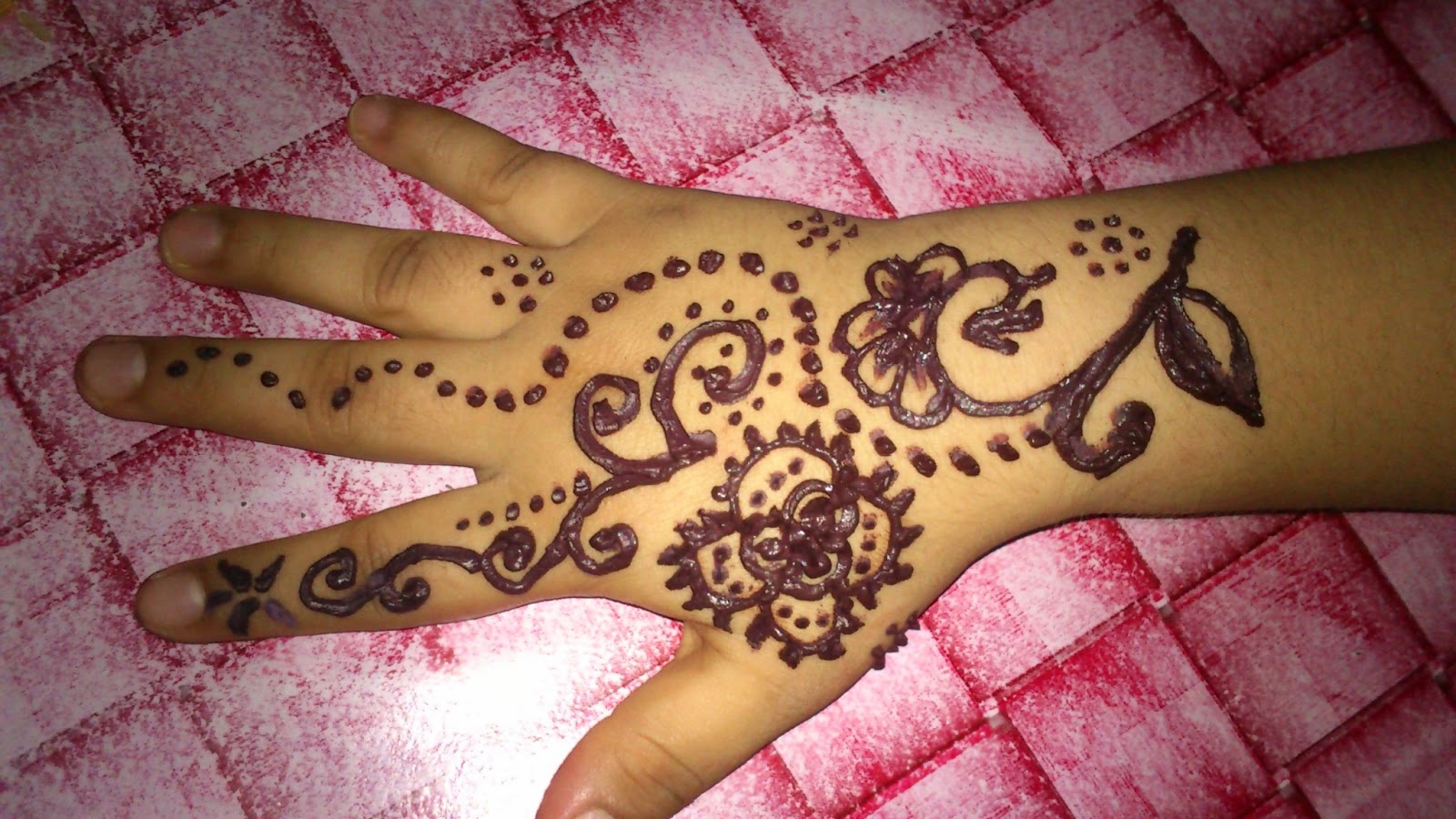 88 Gambar Henna Simple Buat Remaja Terbaru Tuttohenna Kiriman dm anak smp nihh, baru pulang skolah pic.twitter.com/8vxhue6al2. tuttohenna blogger