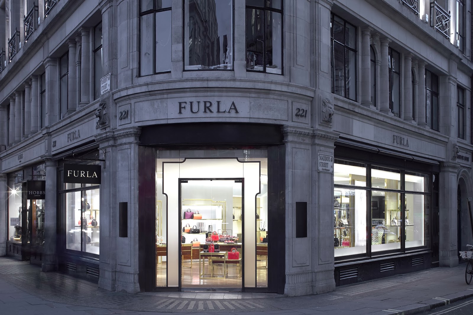 Furla London _ REGENT STREET BOUTIQUE RENEWAL EVENT LAGO BLU BLOG